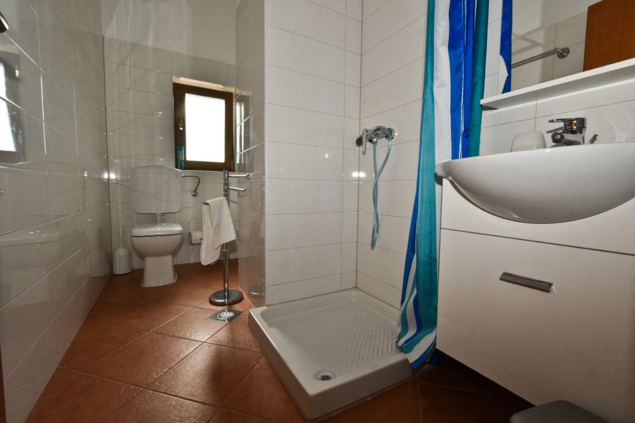 Rooms Agroturizam Romano บูเย ภายนอก รูปภาพ