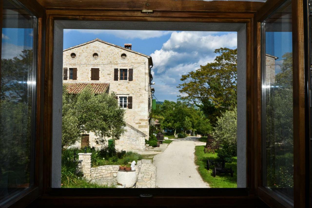 Rooms Agroturizam Romano บูเย ภายนอก รูปภาพ