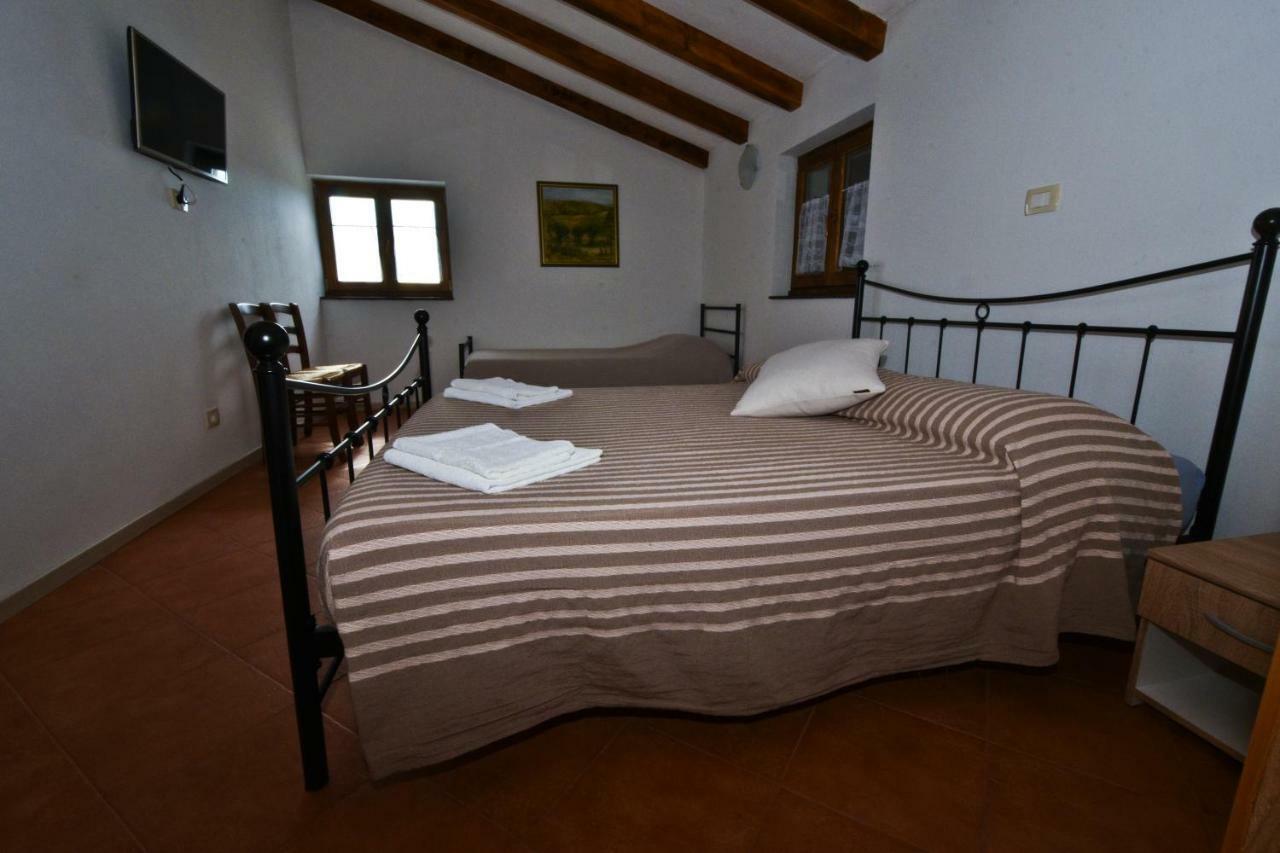 Rooms Agroturizam Romano บูเย ภายนอก รูปภาพ