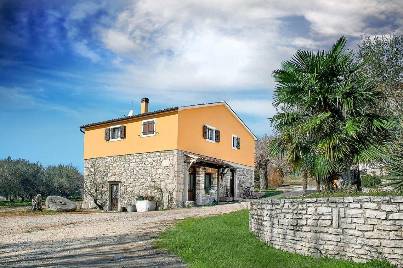 Rooms Agroturizam Romano บูเย ภายนอก รูปภาพ